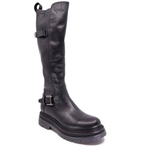 Leather boot with buckles